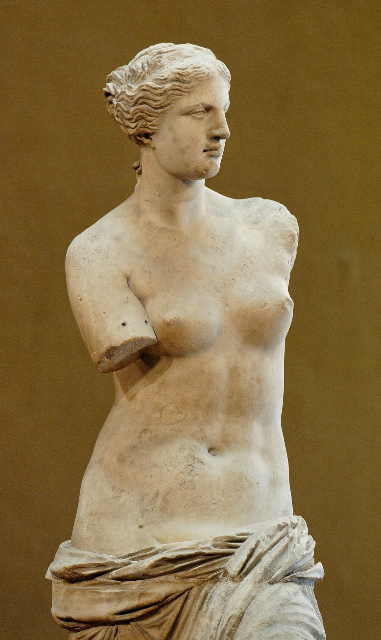 The Venus de Milo standing in the Louvre
